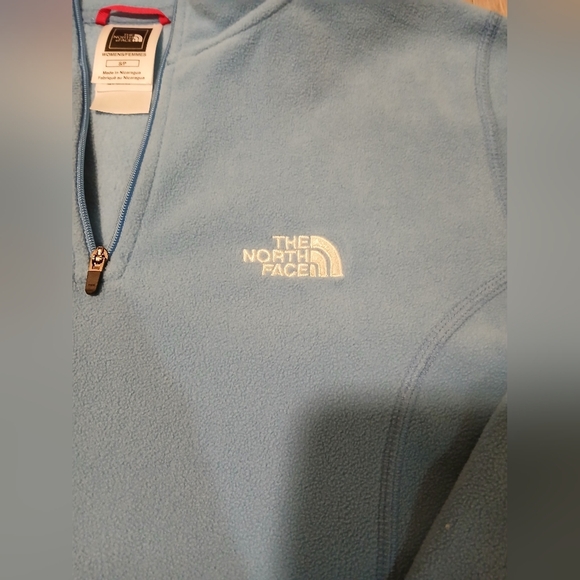 The North Face TKA 100 1/4 Zip Zip Fleece Top. Stand Up Collar. Size S/P. - Picture 2 of 9